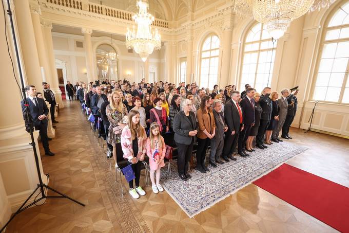 V počastitev državnega praznika dneva upora proti okupatorju dan odprtih vrat v Predsedniški palači